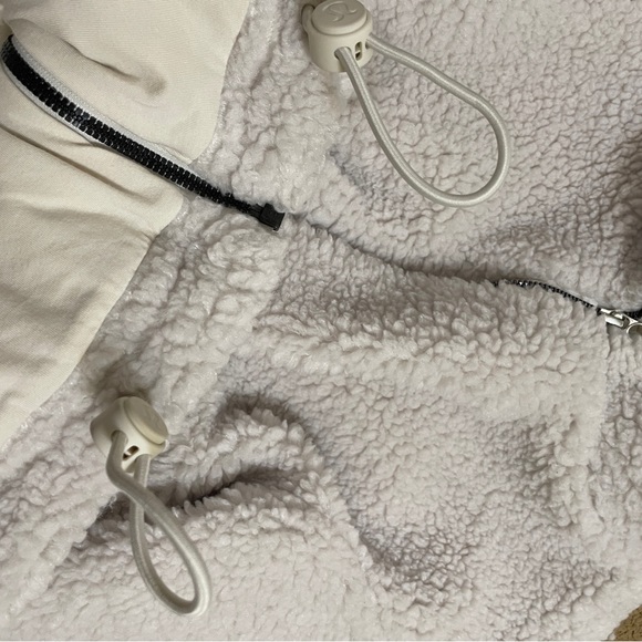 Lululemon cinchable fleece zip - Picture 9 of 9